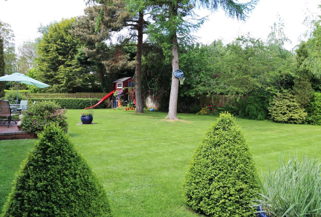 נורוויץ'' Surlingham Lodge Studio Large Family Cottage מראה חיצוני תמונה