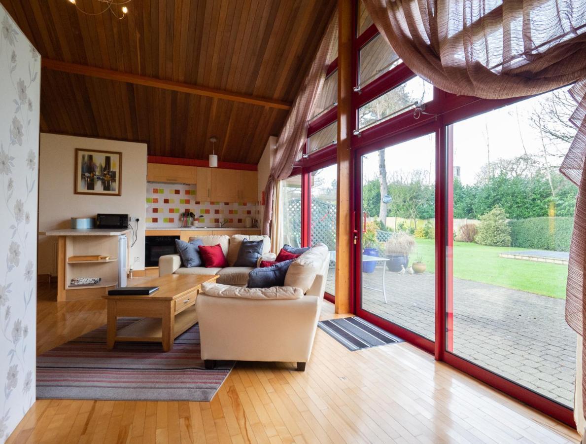 נורוויץ'' Surlingham Lodge Studio Large Family Cottage מראה חיצוני תמונה
