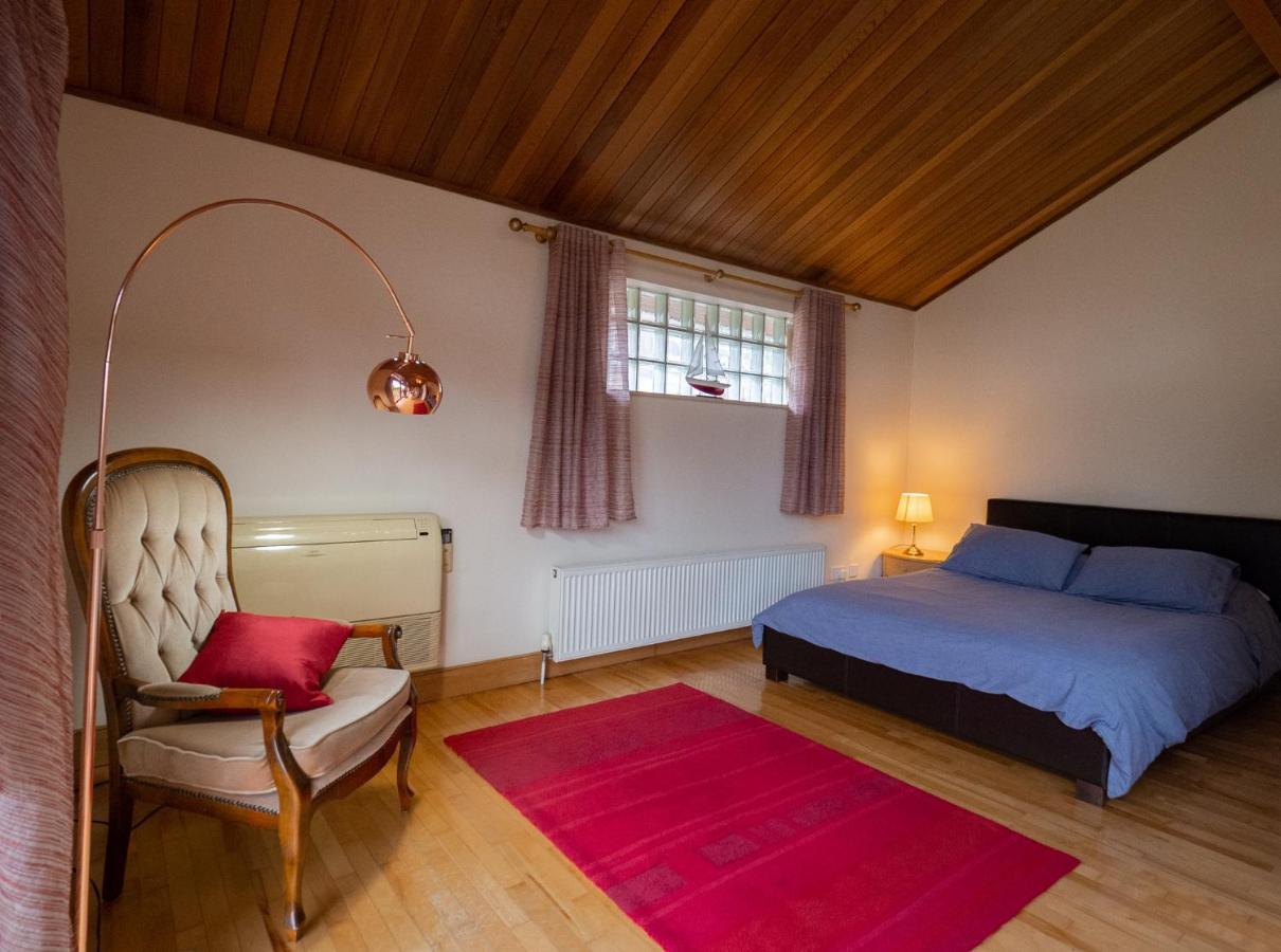נורוויץ'' Surlingham Lodge Studio Large Family Cottage מראה חיצוני תמונה
