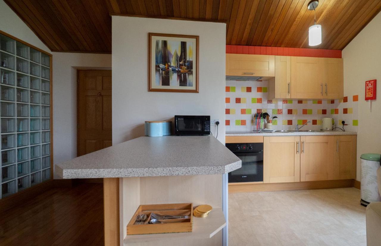 נורוויץ'' Surlingham Lodge Studio Large Family Cottage מראה חיצוני תמונה