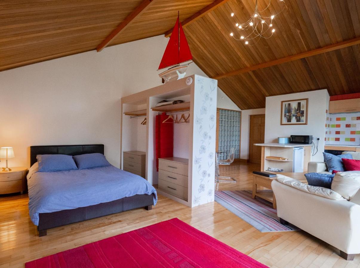 נורוויץ'' Surlingham Lodge Studio Large Family Cottage מראה חיצוני תמונה
