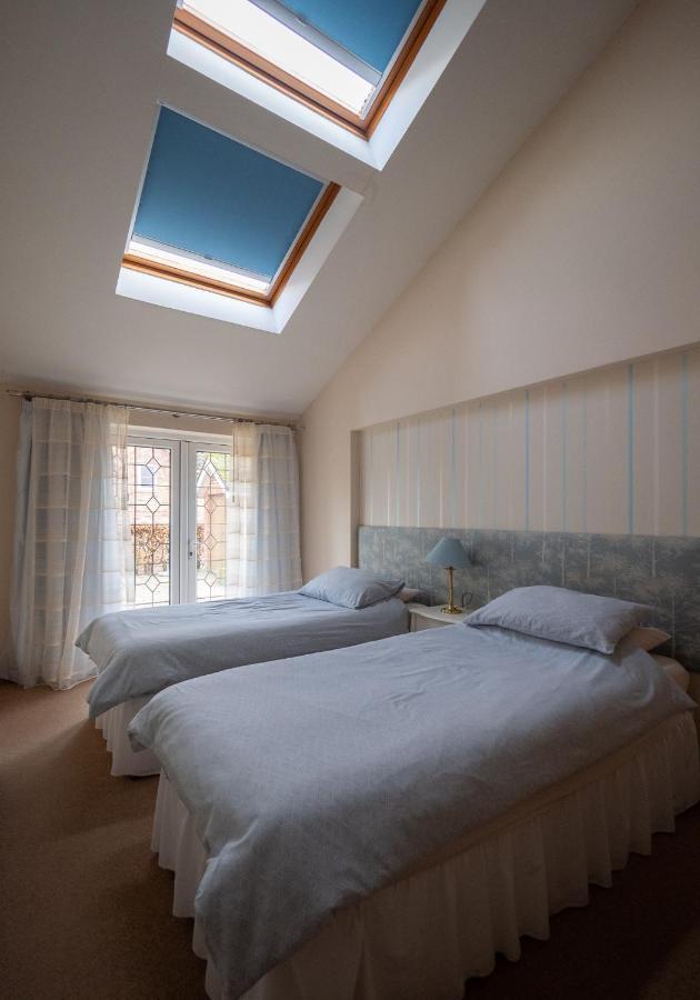 נורוויץ'' Surlingham Lodge Studio Large Family Cottage מראה חיצוני תמונה
