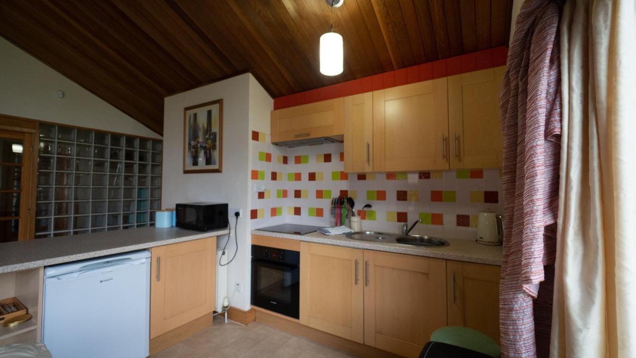 נורוויץ'' Surlingham Lodge Studio Large Family Cottage מראה חיצוני תמונה