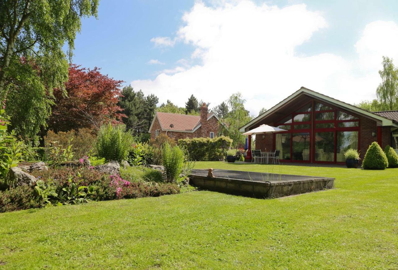 נורוויץ'' Surlingham Lodge Studio Large Family Cottage מראה חיצוני תמונה