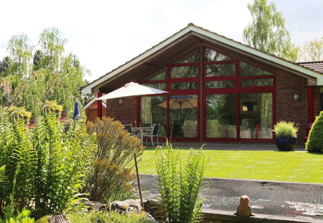 נורוויץ'' Surlingham Lodge Studio Large Family Cottage מראה חיצוני תמונה