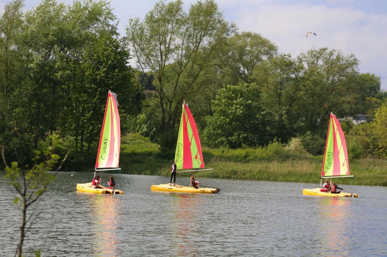 נורוויץ'' Surlingham Lodge Studio Large Family Cottage מראה חיצוני תמונה